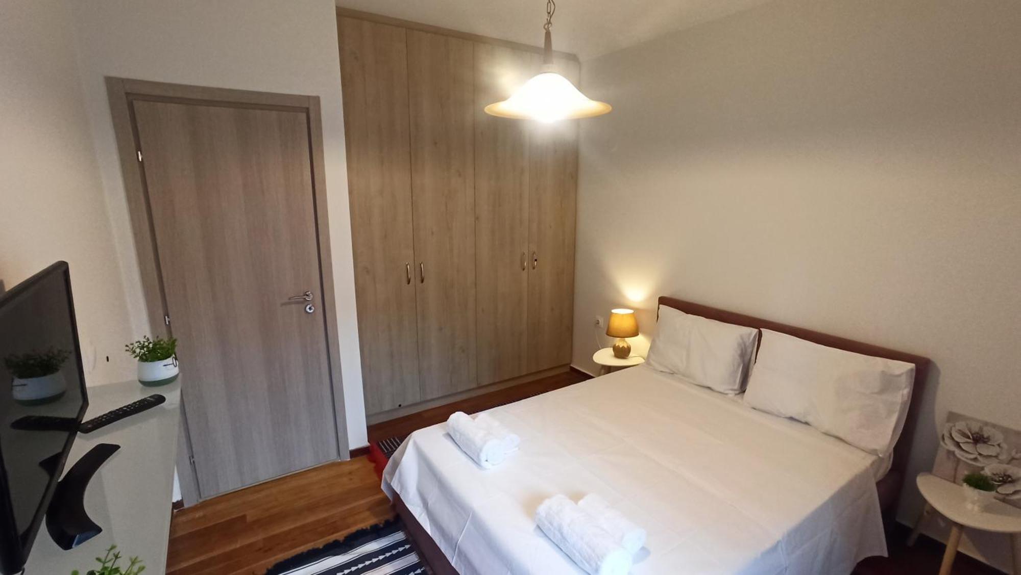 Spyros' Apartment Near Marina Mytilíni Eksteriør billede
