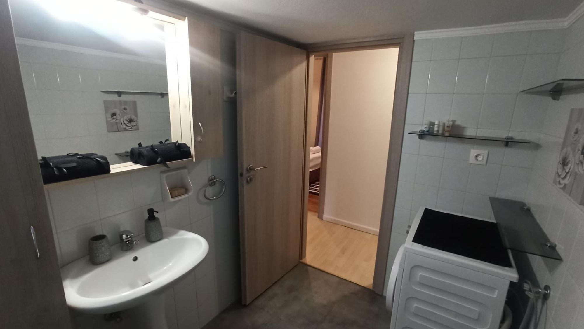 Spyros' Apartment Near Marina Mytilíni Eksteriør billede